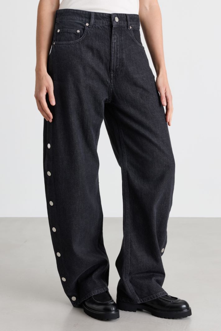 Cocoon-Jeans mit dekorativen Druckknöpfen - BLAU - Intrend - 2