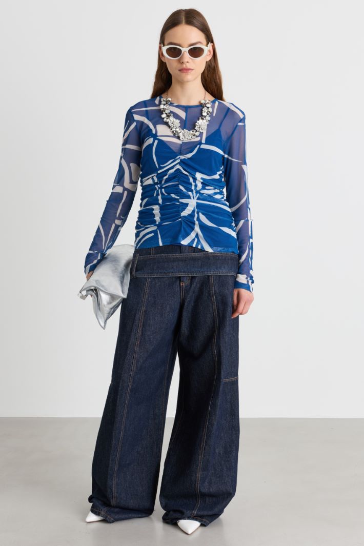 Oversize-Jeans mit tief sitzendem Diagonalgürtel - BLAU - Intrend