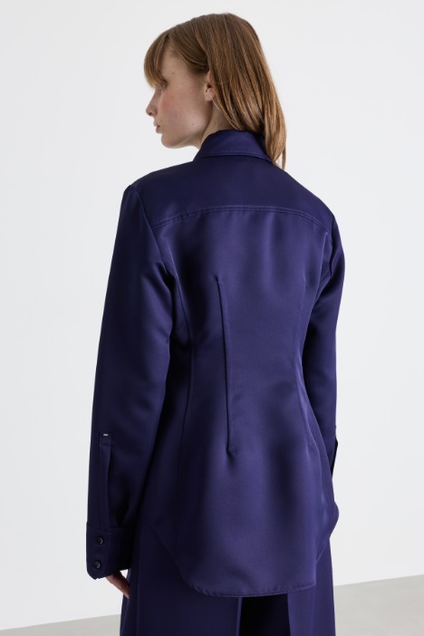 Camicia aderente con fondo lungo