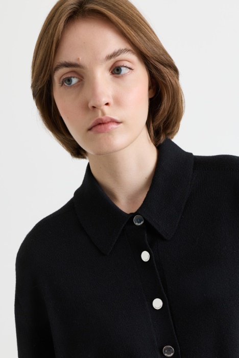Cardigan in lana con colletto