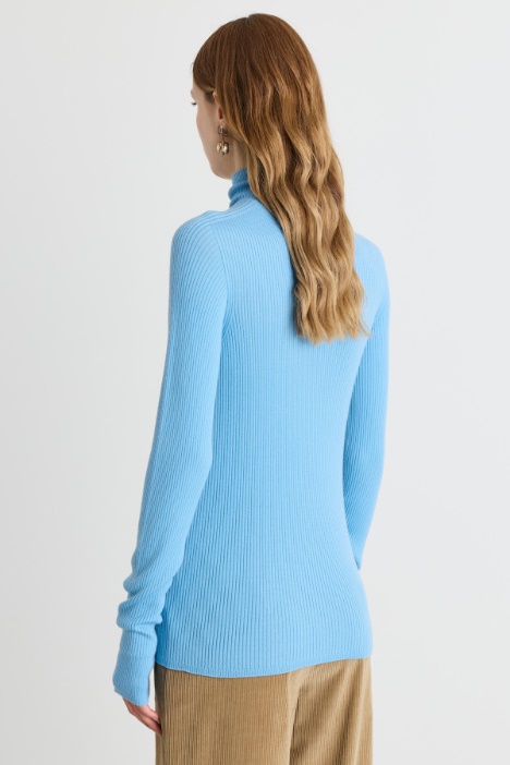 Maglia con collo alto in lana