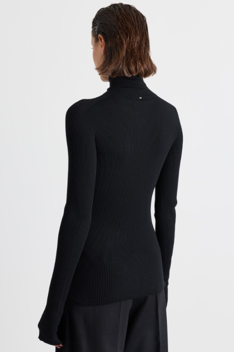 Maglia con collo alto in lana