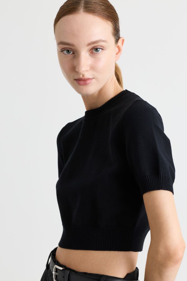 Short-Sleeved Knitted Crop Top - BLACK - Intrend - 3