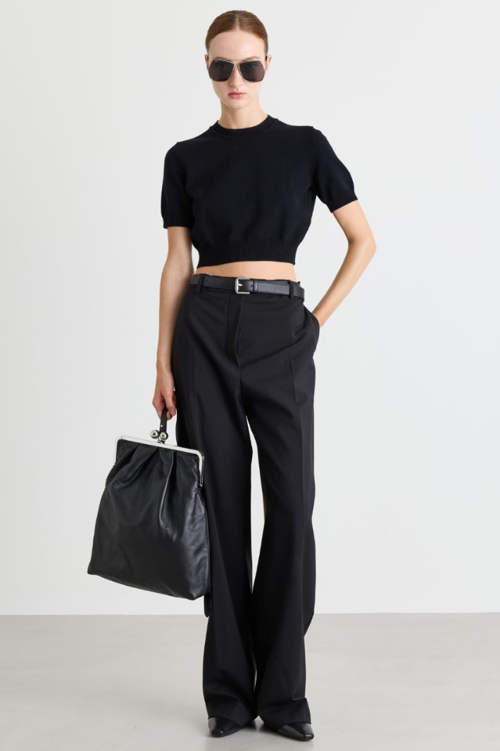 Short-Sleeved Knitted Crop Top - BLACK - Intrend