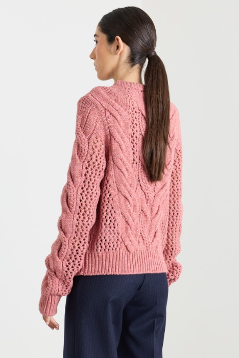 Maglia traforata a trecce