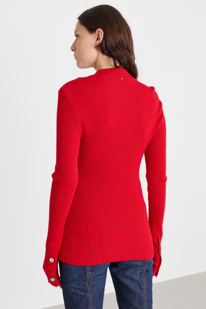 Figurbetonter Strickpullover mit Zierknöpfen - ROT - Intrend - 4