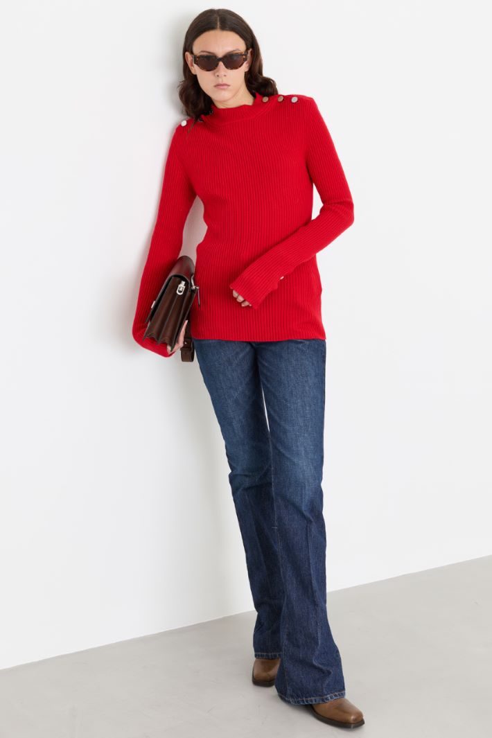Figurbetonter Strickpullover mit Zierknöpfen - ROT - Intrend
