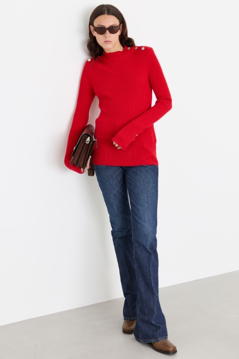 Figurbetonter Strickpullover mit Zierknöpfen - Intrend