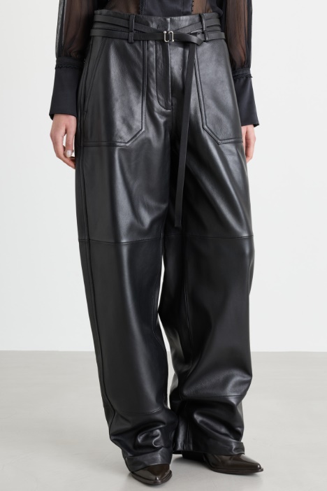 Pantalone ampio in pelle con cintura