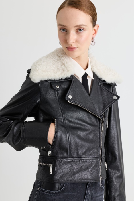 Chaqueta motera con maxicuello