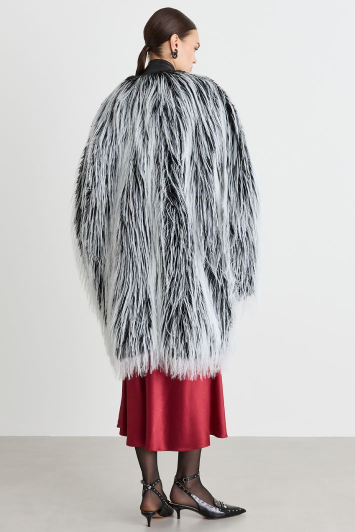 Oversized faux-fur jacket - BLACK WHITE - Intrend - 4