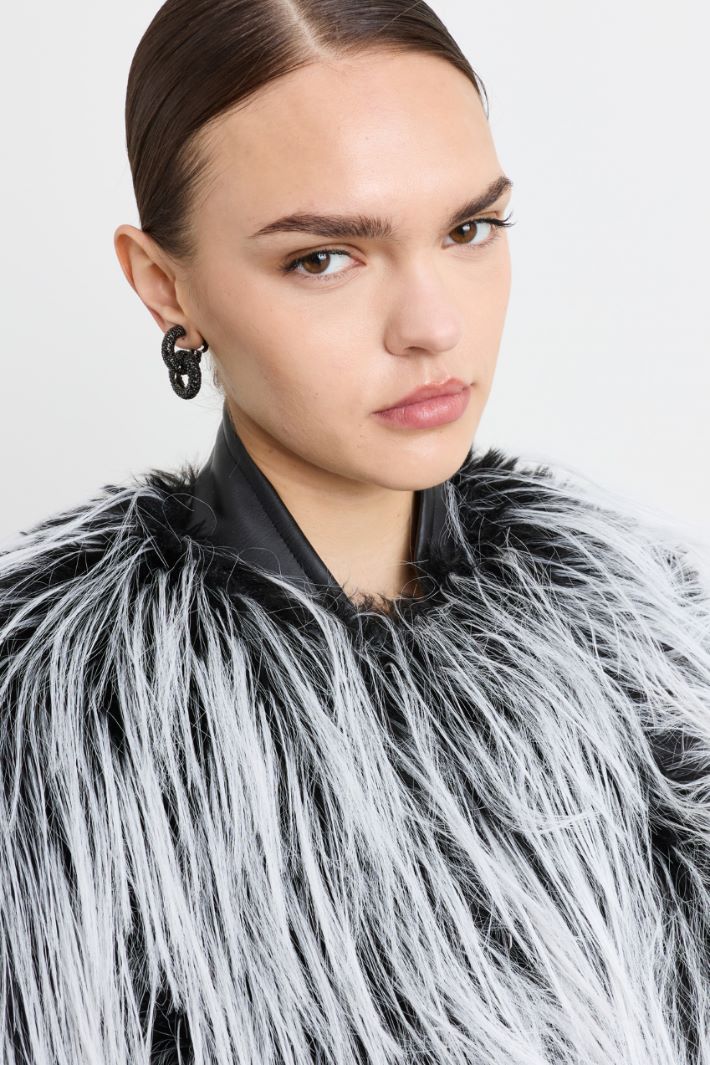 Oversized faux-fur jacket - BLACK WHITE - Intrend - 3