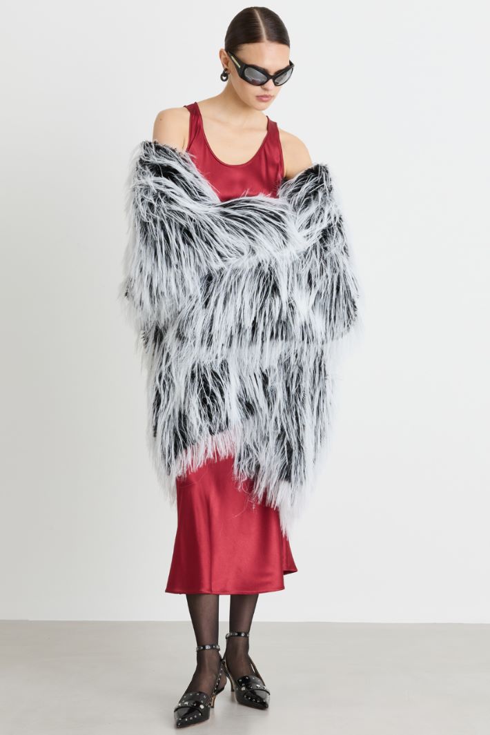 Oversized faux-fur jacket - BLACK WHITE - Intrend