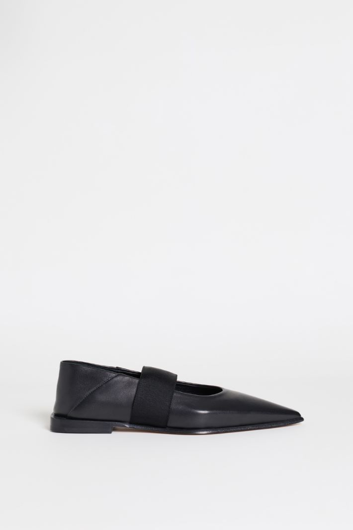 Leather Pointed-Toe Ballet Pumps - BLACK - Intrend