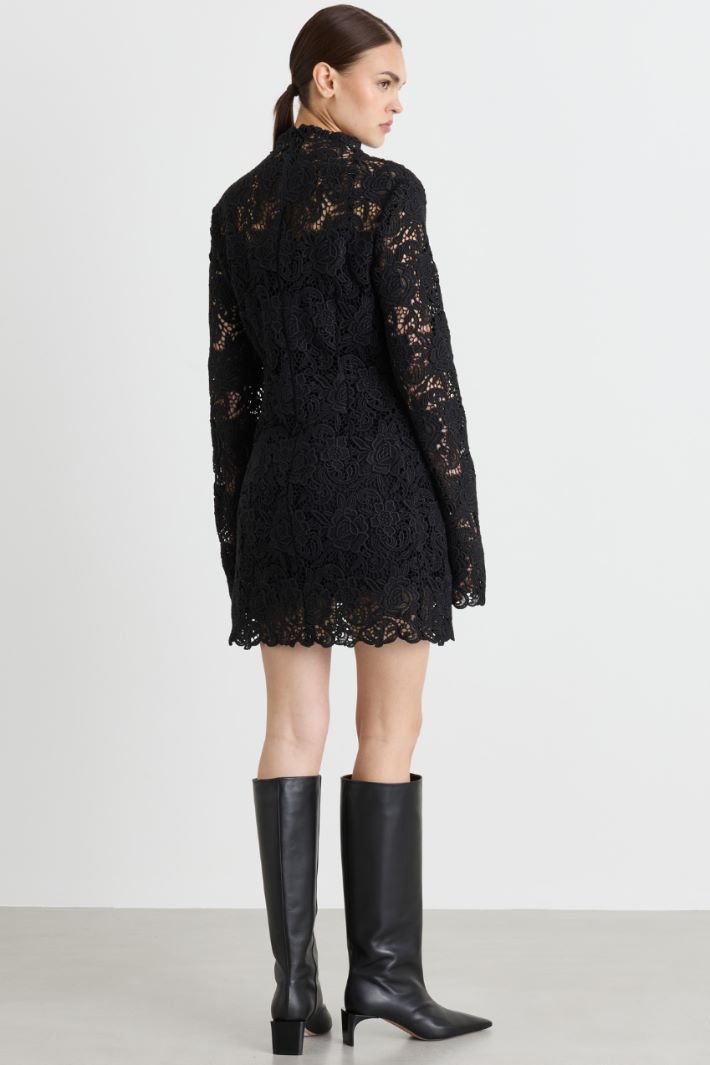 Short floral macramé dress - BLACK - Intrend - 4