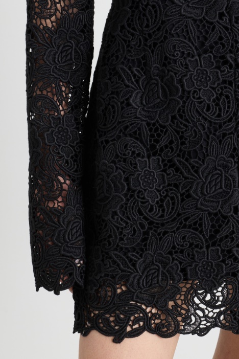 Abito corto in macramè floreale