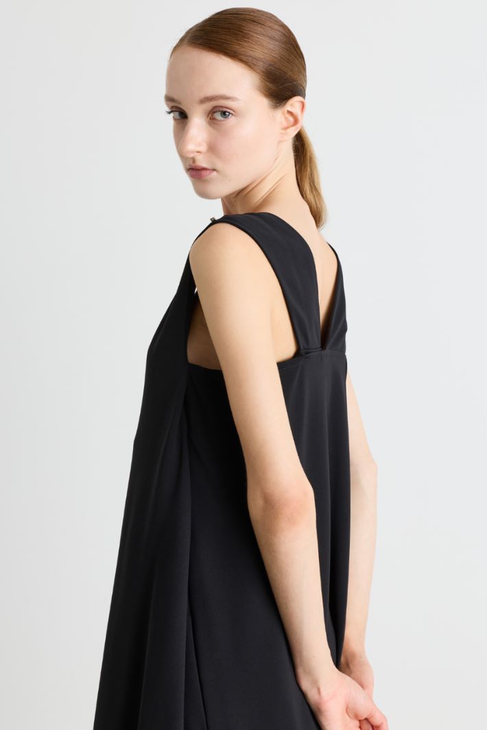 Asymmetric crepe dress - BLACK - Intrend - 3