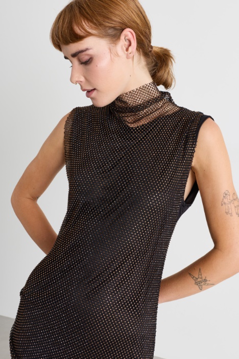 Abito smanicato in rete con strass
