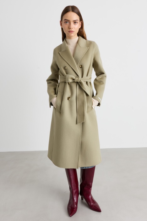 Cappotto in pura lana con rever a lancia