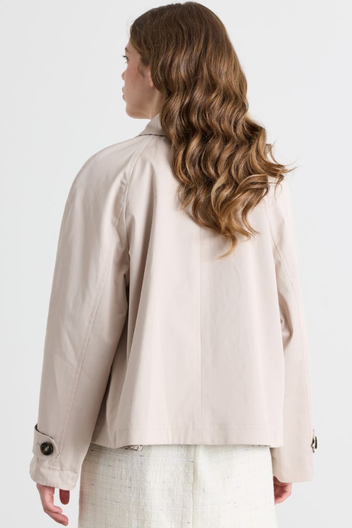 Trench court réversible en gabardine stretch - BEIGE - Intrend - 5