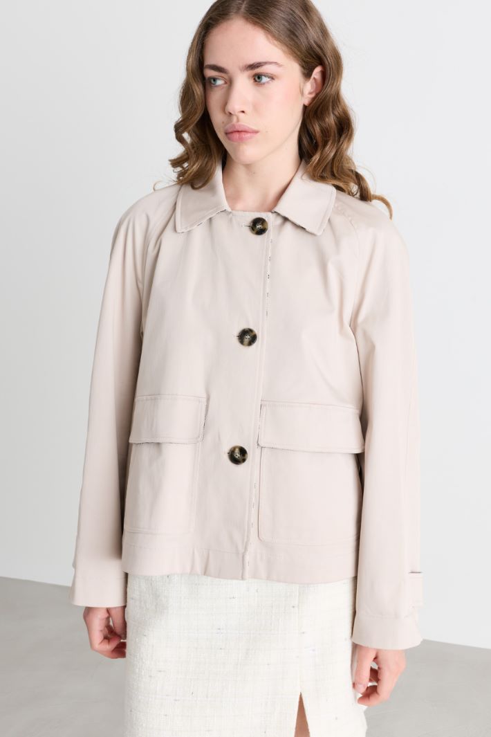 Trench court réversible en gabardine stretch - BEIGE - Intrend - 2