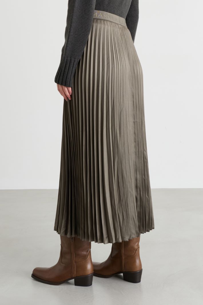 Plissé technical satin skirt - GREEN - Intrend - 4