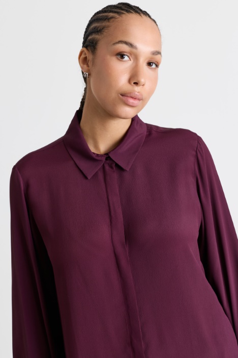 Camicia con bottoni nascosti