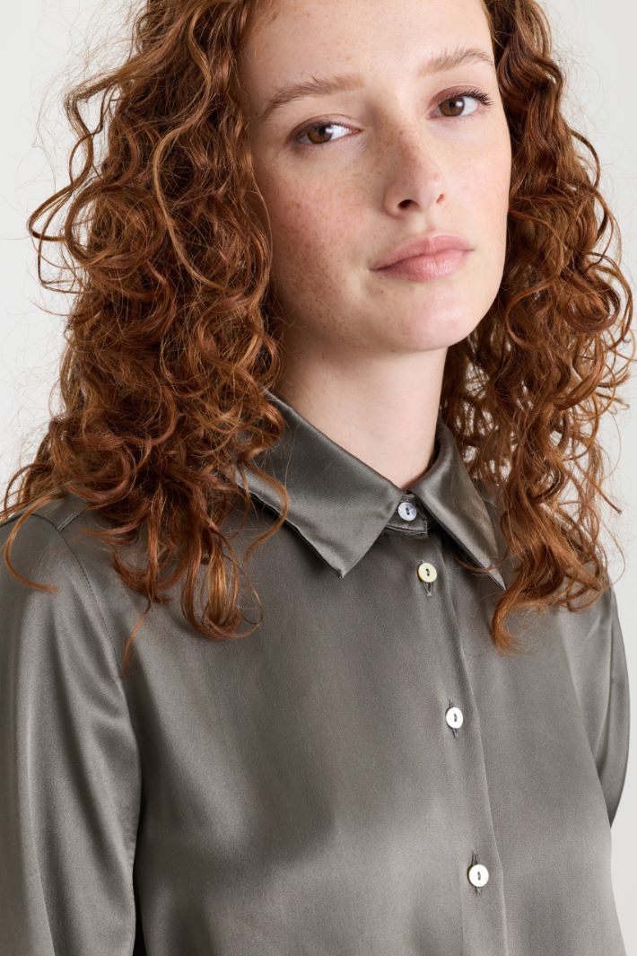 Blusa fluida in raso - GRIGIO - Intrend - 3