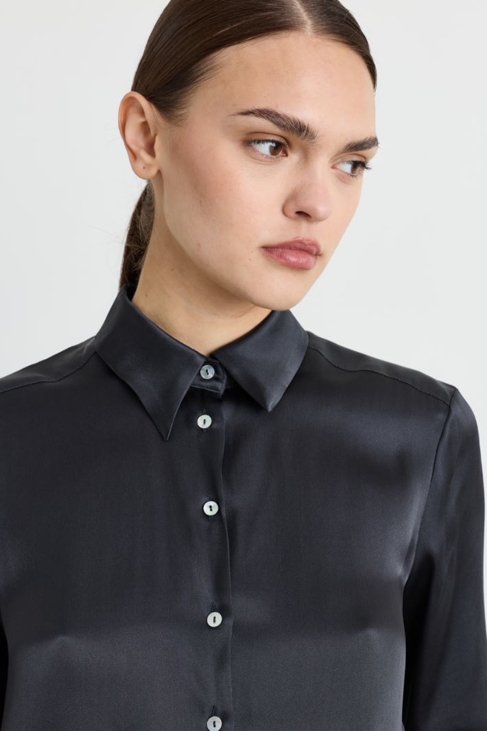 Blusa fluida in raso - NERO - Intrend - 3