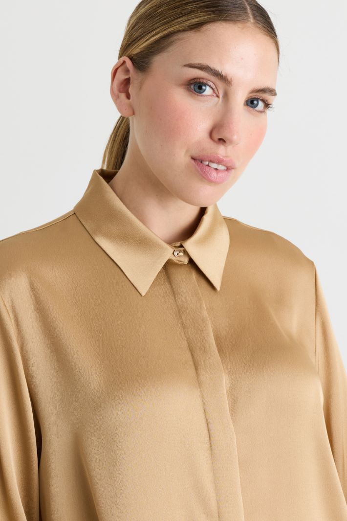 Blusa in raso martellato - CAMMELLO - Intrend - 3