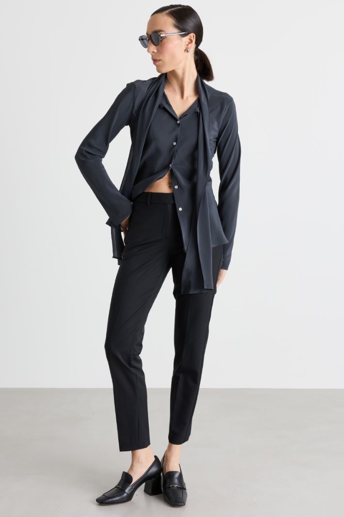 Blusa aderente con collo a foulard - GRIGIO - Intrend