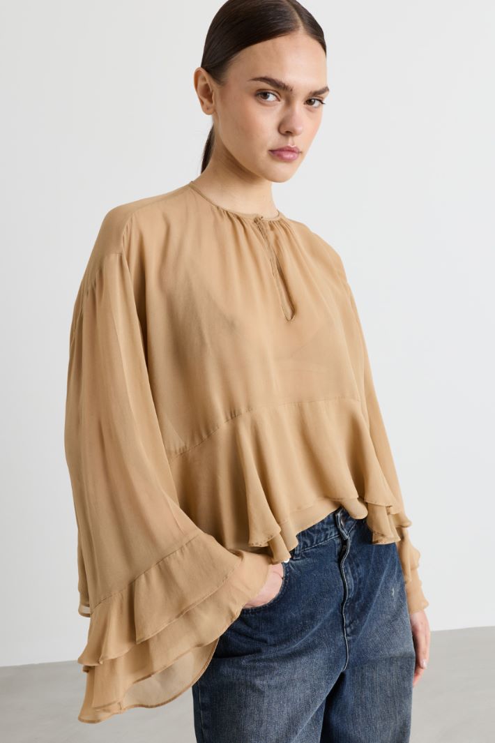 Blusa in georgette con doppio volant - CAMMELLO - Intrend - 3