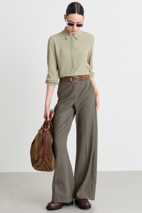 Camisa de crepé con detalle floral - Intrend