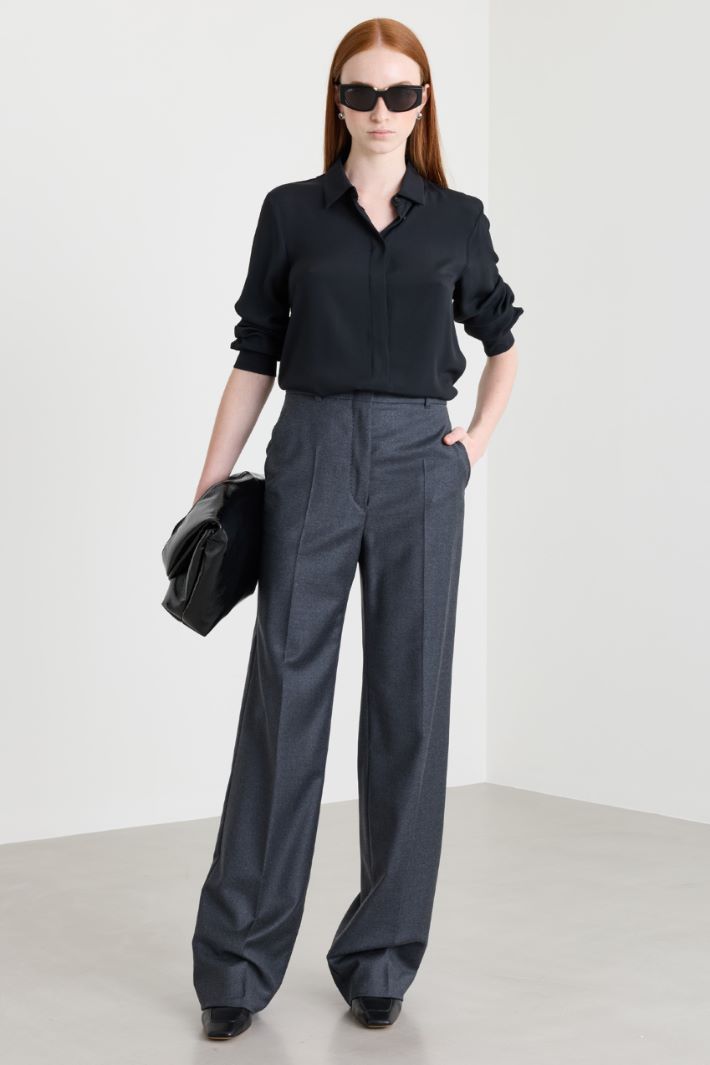 Floral-detail crepe shirt - BLACK - Intrend