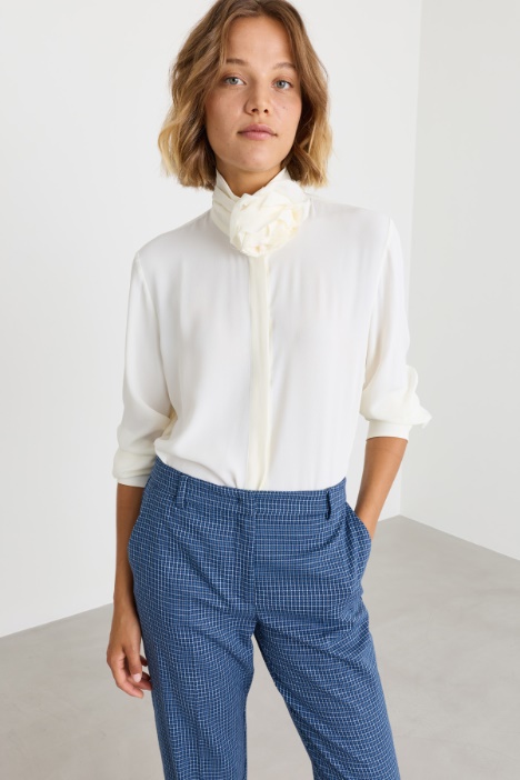 Floral-detail crepe shirt - Intrend