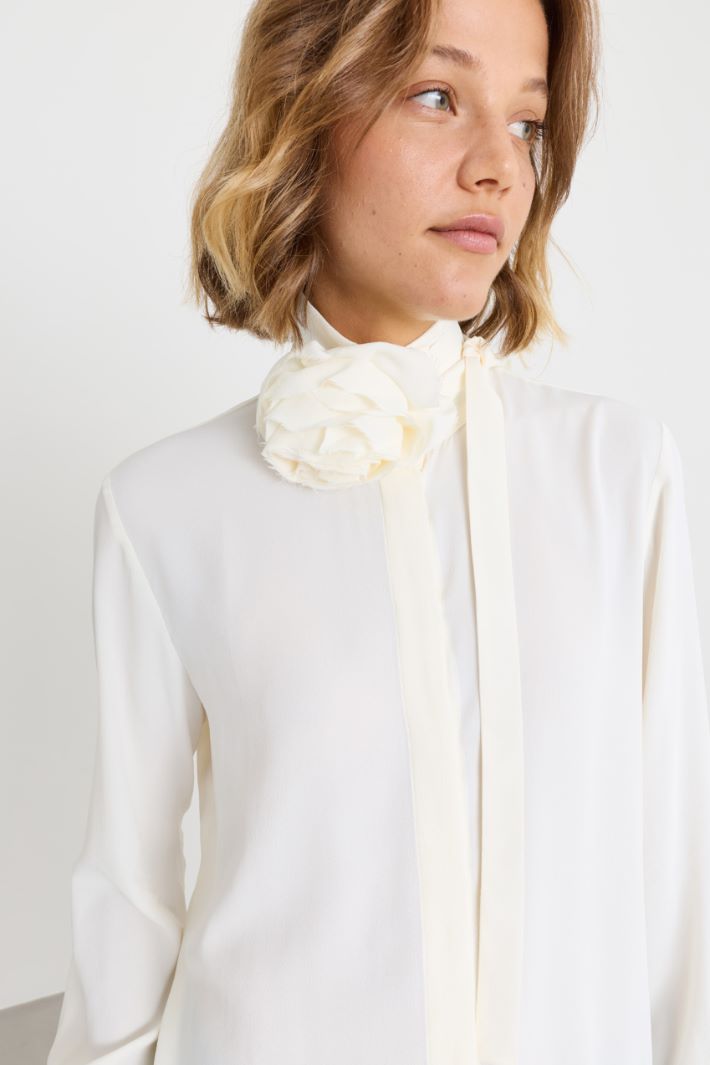 Floral-detail crepe shirt - WHITE - Intrend - 3
