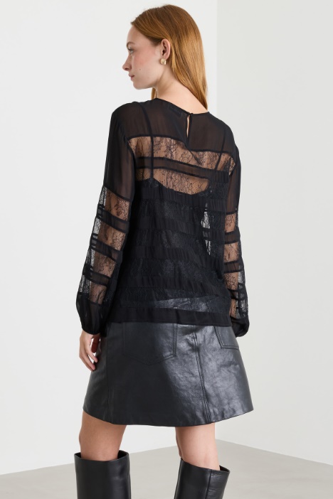 Blusa in georgette con pizzo
