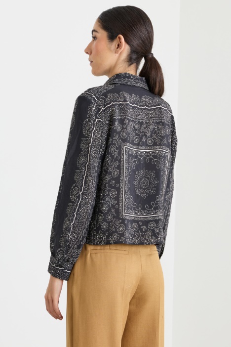 Camicia con tagli geometrici