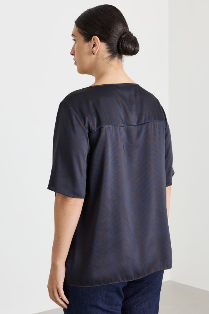 Top in raso stampato - MARRONE BLU - Intrend - 4