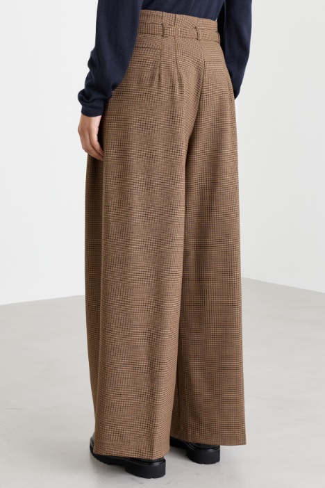 Pantalone a vita alta con cintura