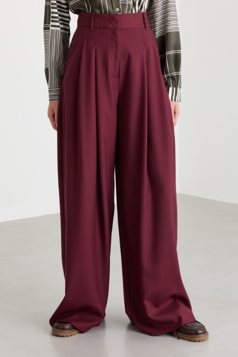Pantalone ampio in gabardina di pura lana