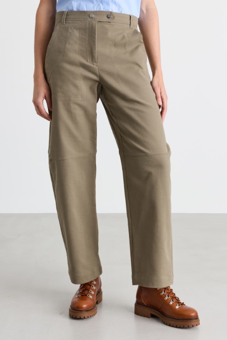 Pantalone barrel con maxi tasche