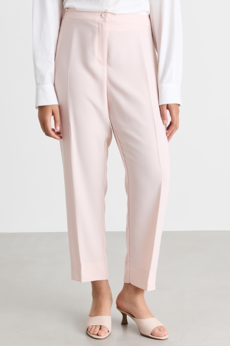 Pantalone con piega stirata