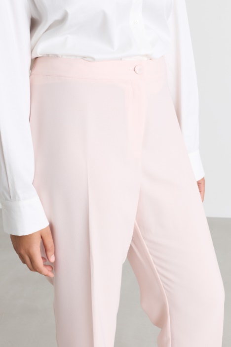 Pantalone con piega stirata