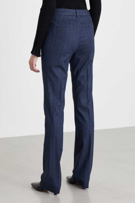 Pantalone aderente effetto jeans