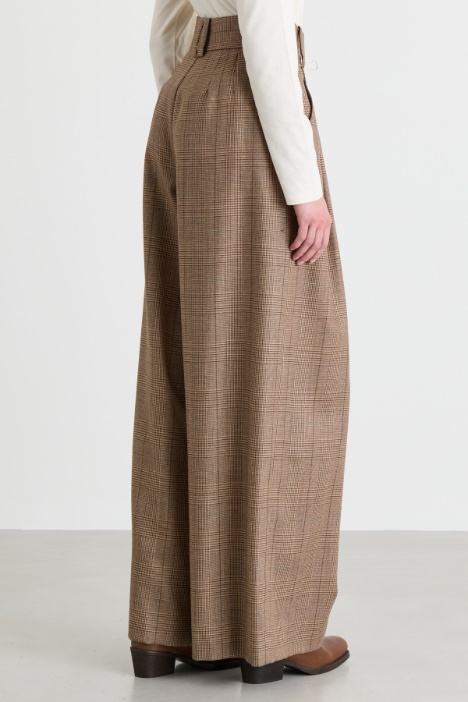 Pantalone a palazzo con pieghe