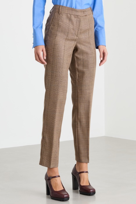Pantalone aderente con tasche