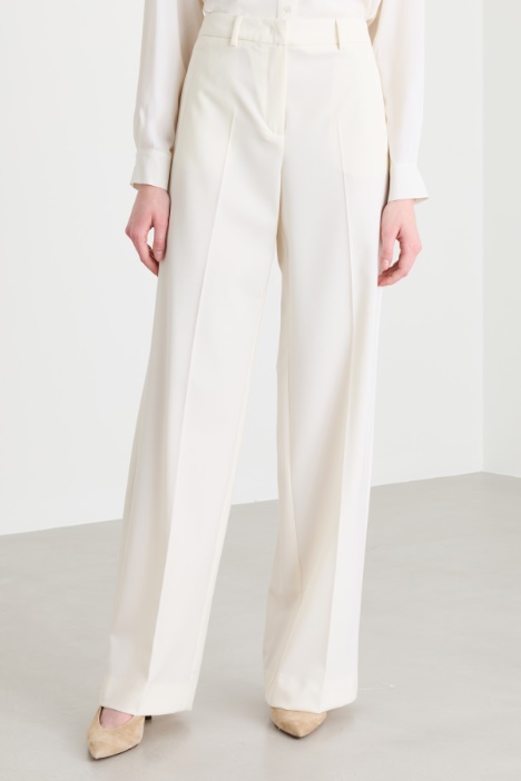 Pantalone ampio in misto lana con piega