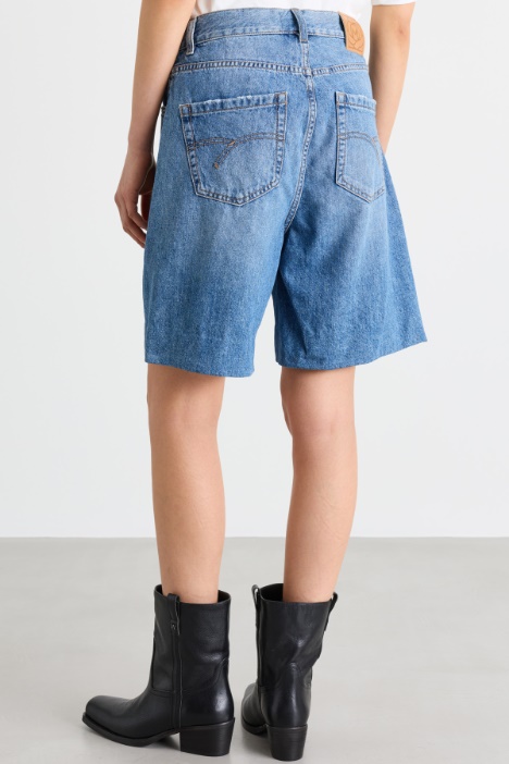 Short in jeans