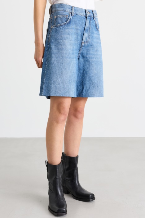 Short in jeans